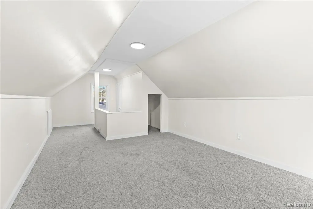 14092 Knox Avenue Warren City MI 48089