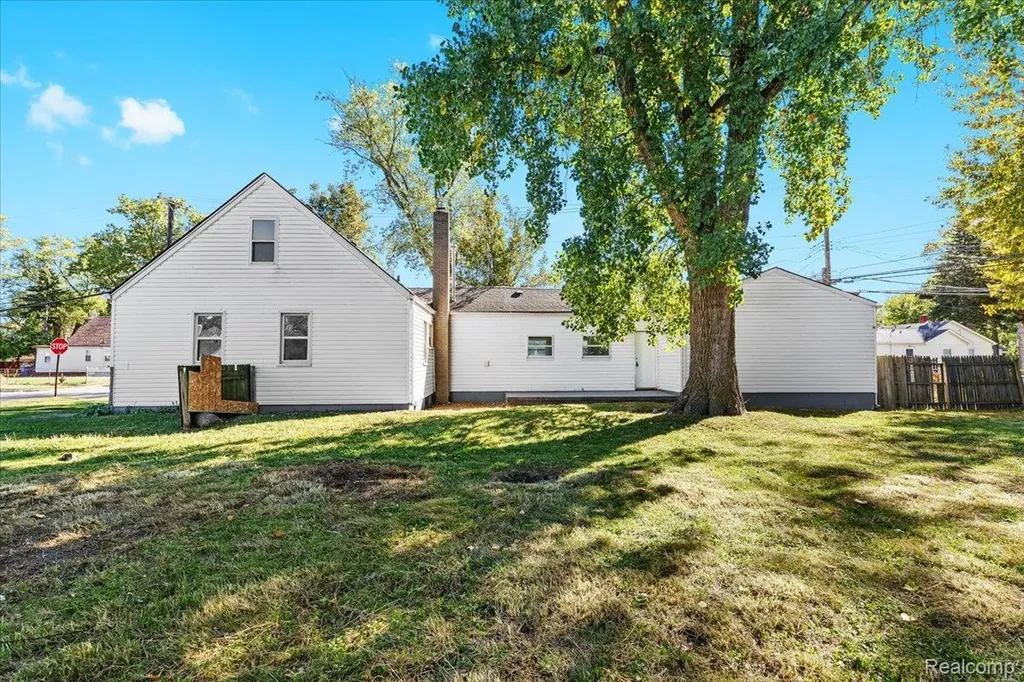 14092 Knox Avenue Warren City MI 48089
