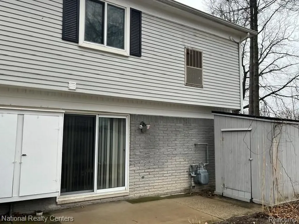41292 N Woodbury Green Drive Van Buren Charter Township MI 48111