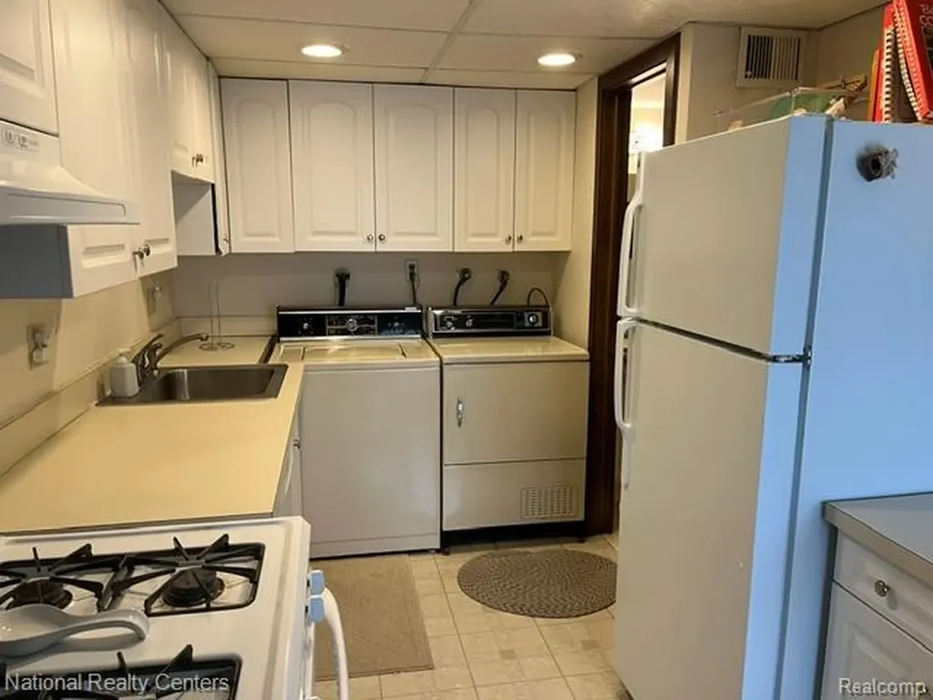 41292 N Woodbury Green Drive Van Buren Charter Township MI 48111