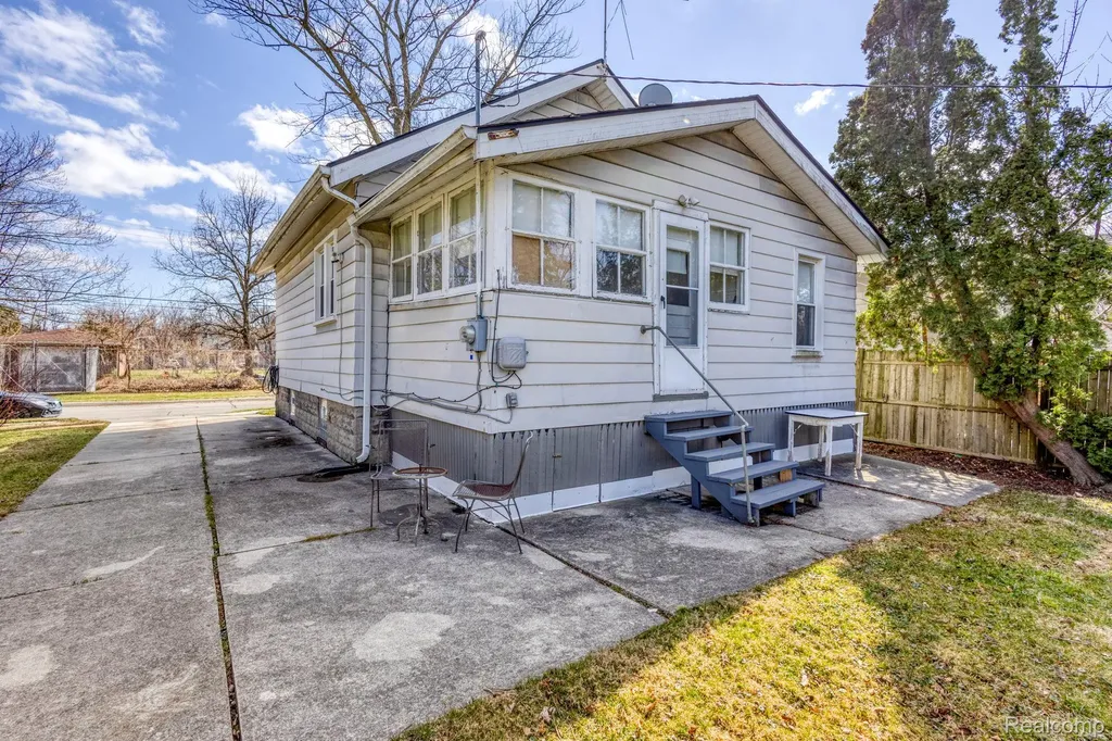 17185 New York Street Detroit City MI 48224