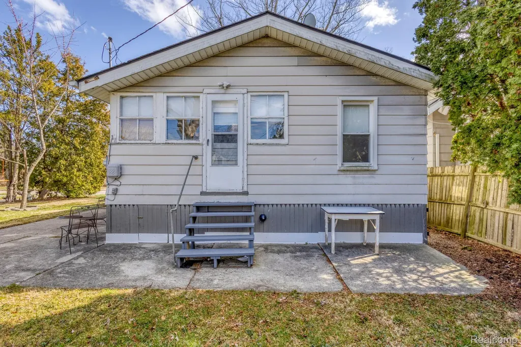 17185 New York Street Detroit City MI 48224