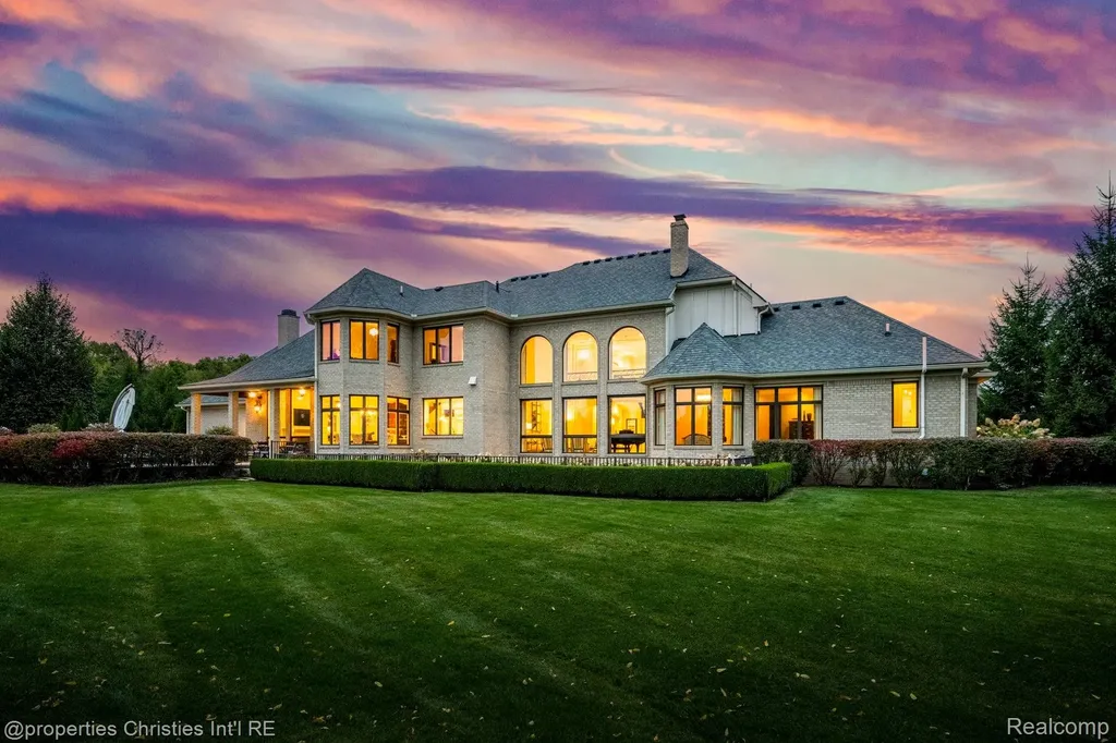 48923 Veneto Drive Novi City MI 48167
