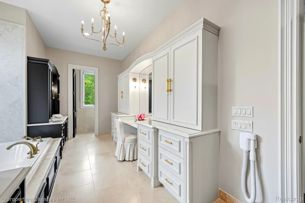 48923 Veneto Drive Novi City MI 48167