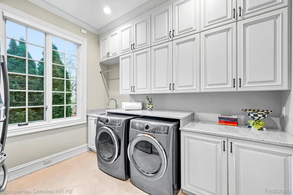 48923 Veneto Drive Novi City MI 48167