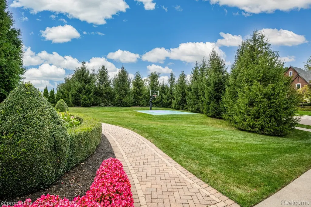 48923 Veneto Drive Novi City MI 48167