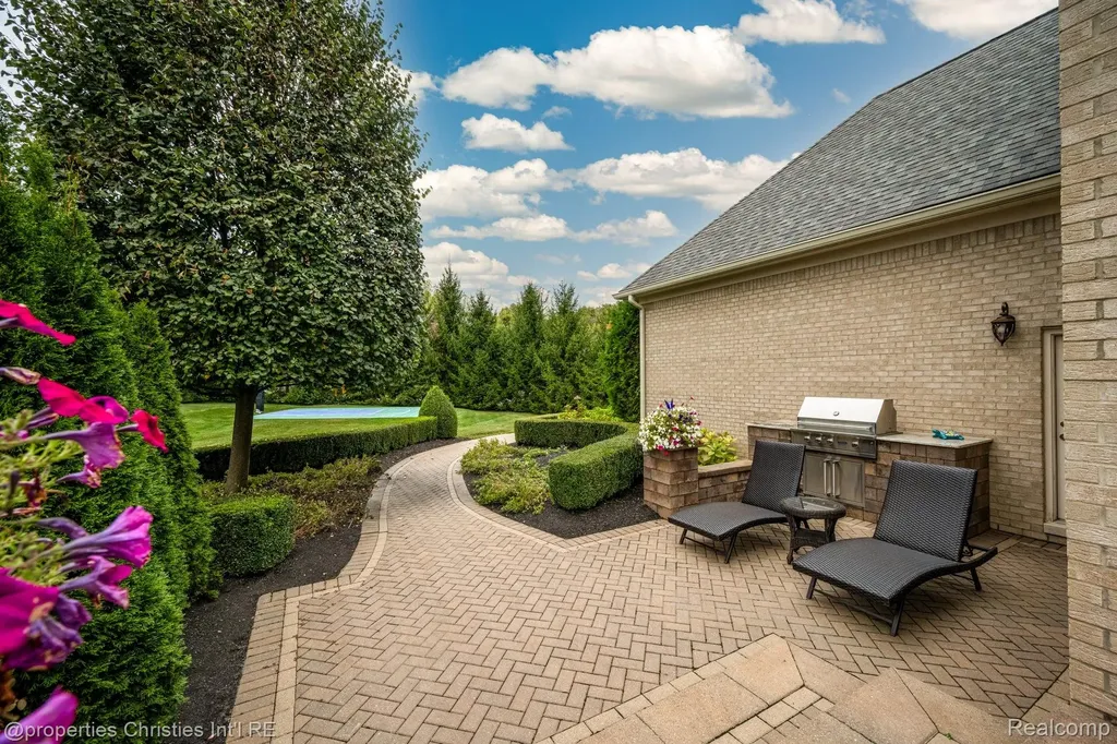 48923 Veneto Drive Novi City MI 48167