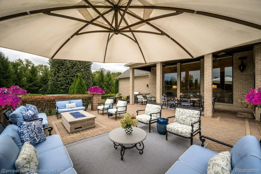 48923 Veneto Drive Novi City MI 48167