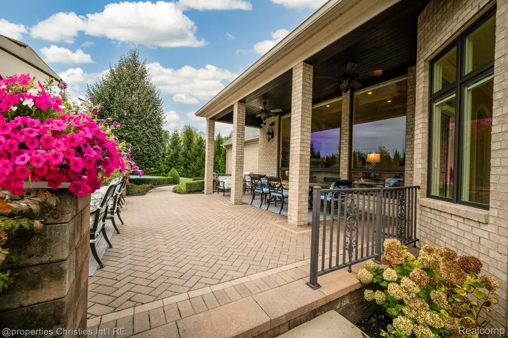 48923 Veneto Drive Novi City MI 48167