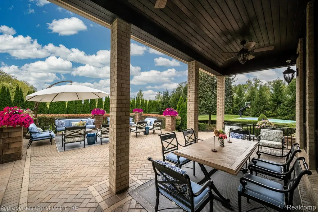 48923 Veneto Drive Novi City MI 48167