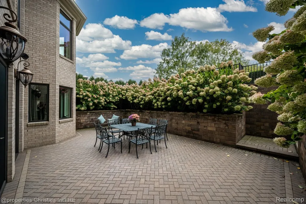 48923 Veneto Drive Novi City MI 48167
