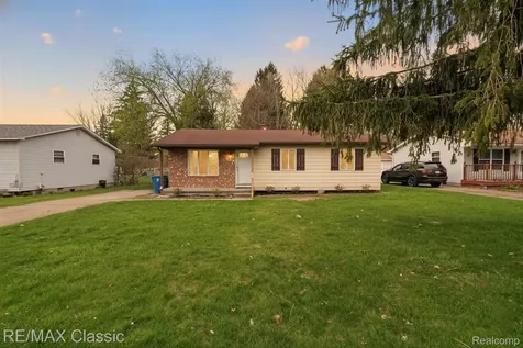 430 Sherwood Court Holly Village MI 48442