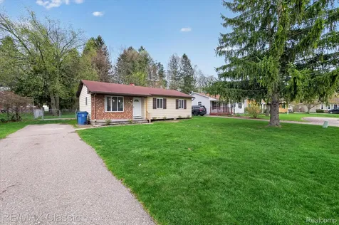 430 Sherwood Court Holly Village MI 48442