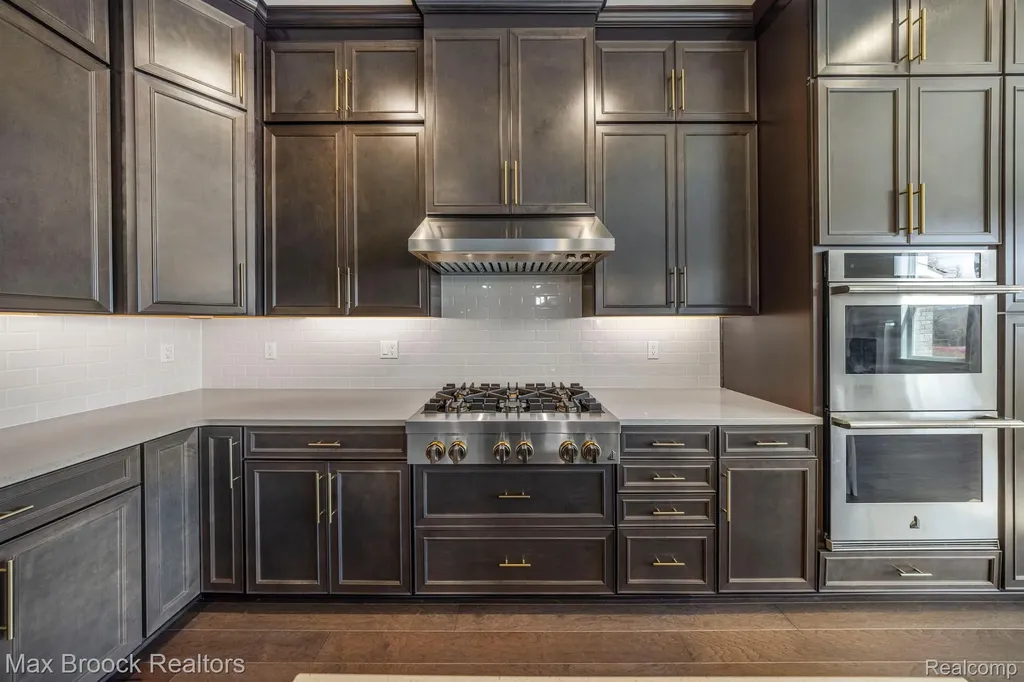 5636 Suffolk Court West Bloomfield Charter Township MI 48322
