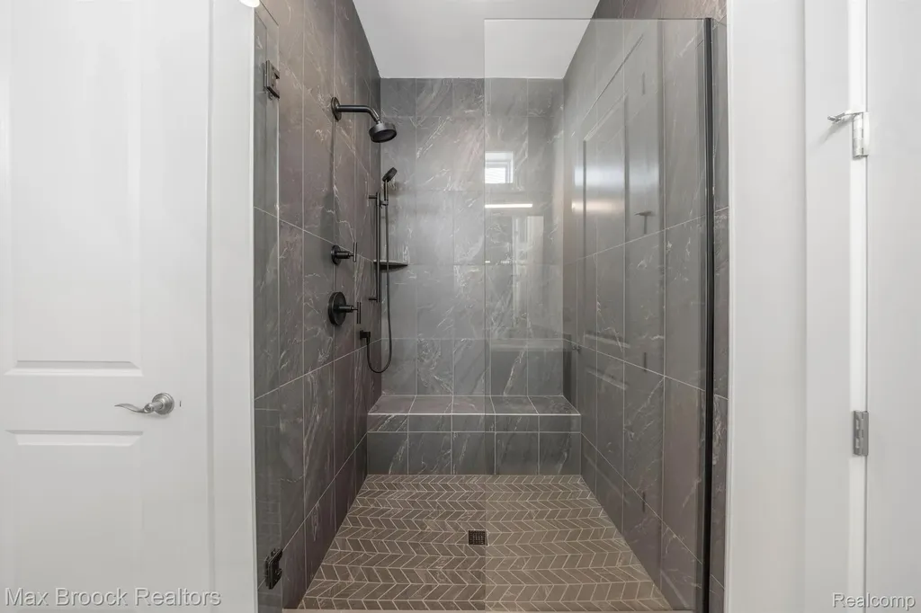5636 Suffolk Court West Bloomfield Charter Township MI 48322