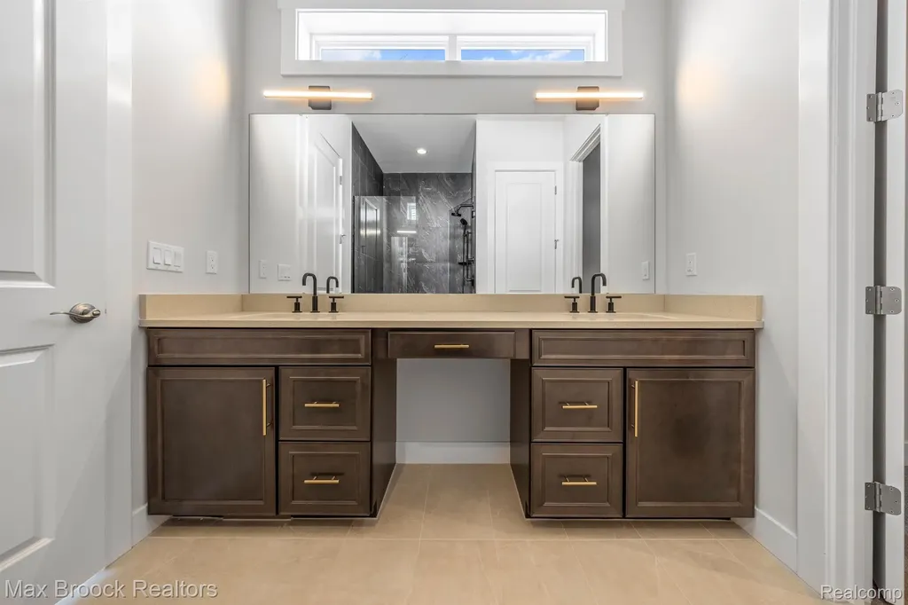 5636 Suffolk Court West Bloomfield Charter Township MI 48322