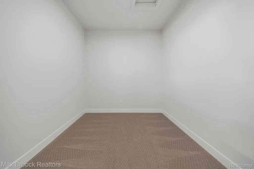 5636 Suffolk Court West Bloomfield Charter Township MI 48322