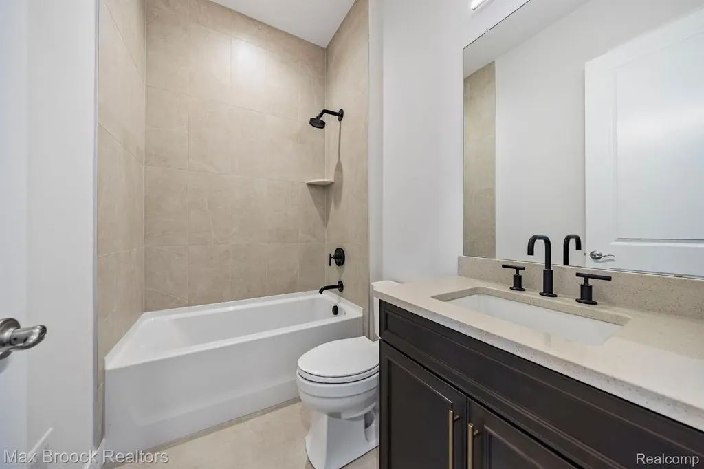5636 Suffolk Court West Bloomfield Charter Township MI 48322