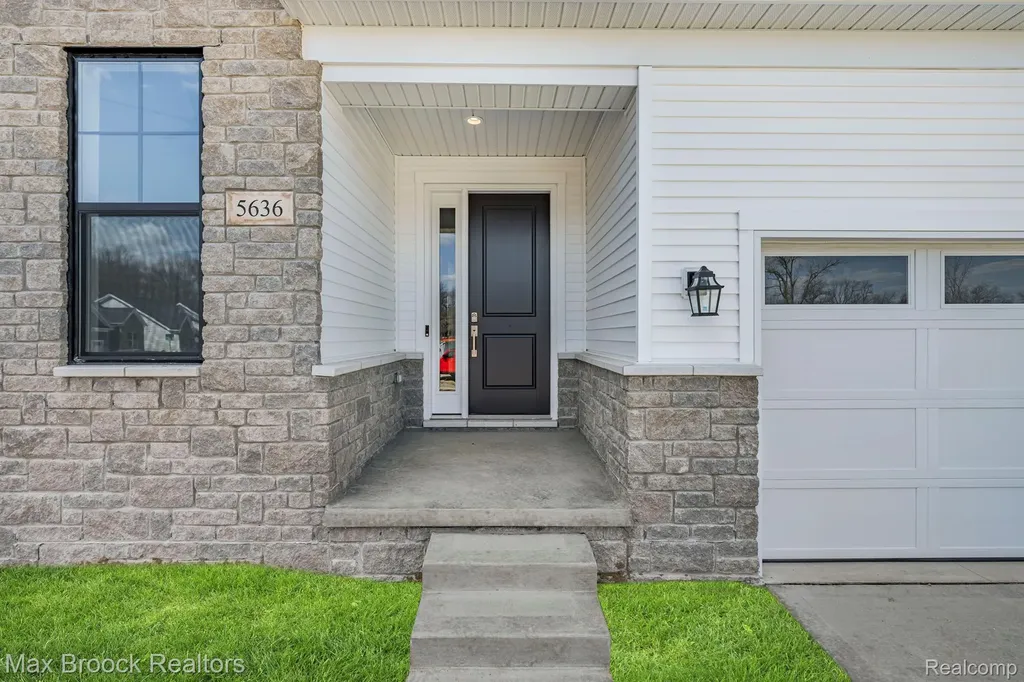 5636 Suffolk Court West Bloomfield Charter Township MI 48322