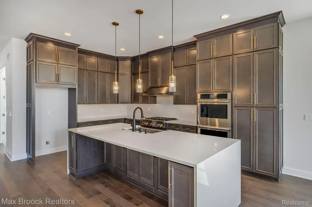 5636 Suffolk Court West Bloomfield Charter Township MI 48322