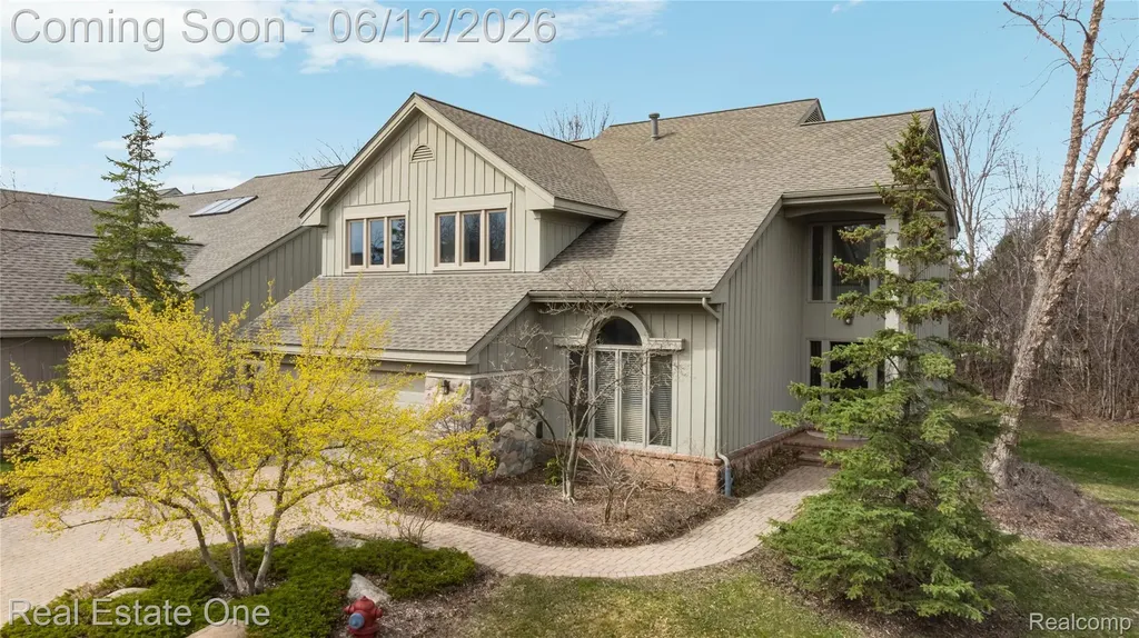 7026 Daventry Woods Drive West Bloomfield Charter Township MI 48322
