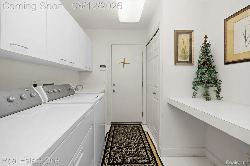 7026 Daventry Woods Drive West Bloomfield Charter Township MI 48322