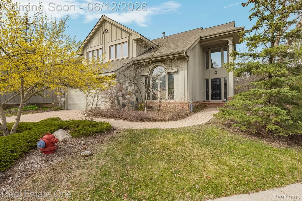 7026 Daventry Woods Drive West Bloomfield Charter Township MI 48322
