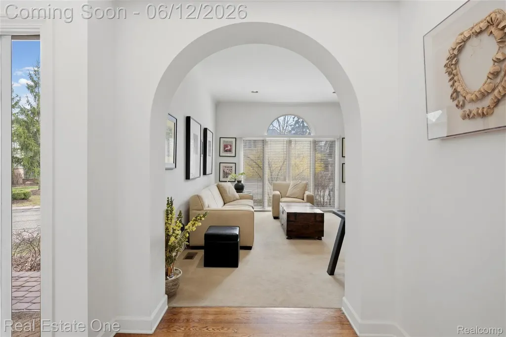 7026 Daventry Woods Drive West Bloomfield Charter Township MI 48322