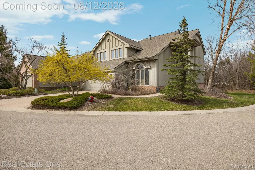 7026 Daventry Woods Drive West Bloomfield Charter Township MI 48322