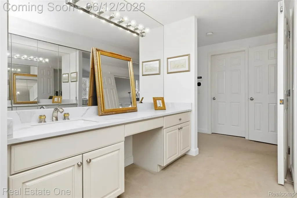 7026 Daventry Woods Drive West Bloomfield Charter Township MI 48322