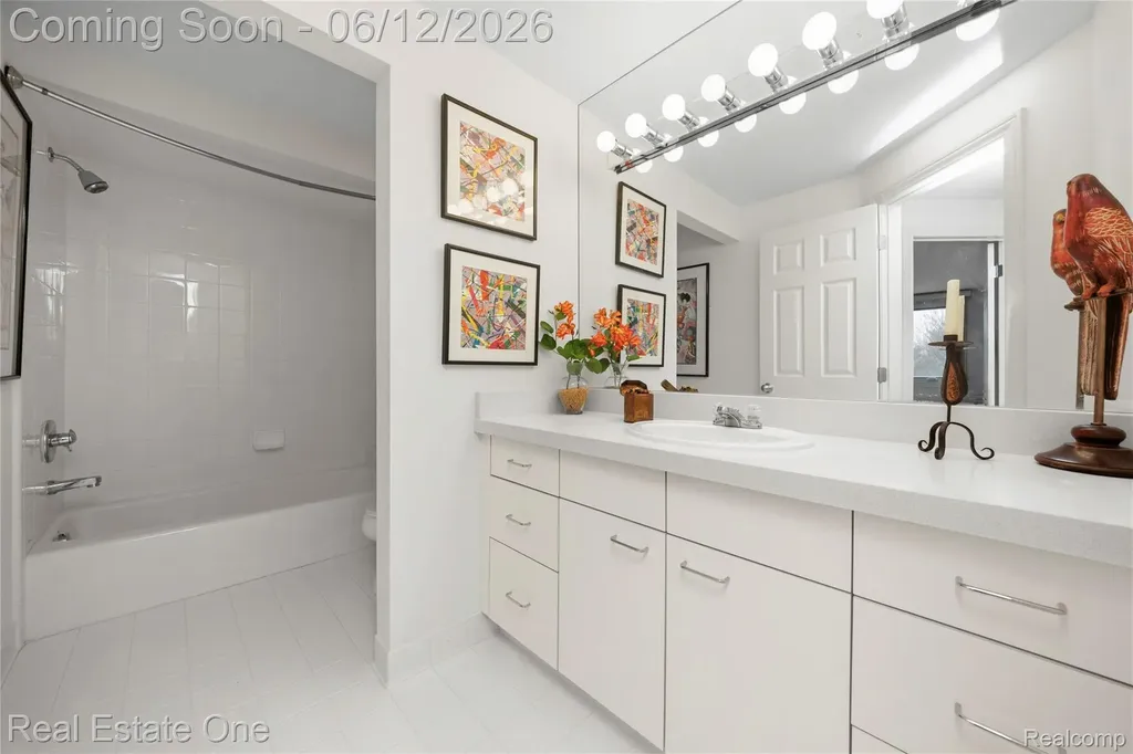 7026 Daventry Woods Drive West Bloomfield Charter Township MI 48322
