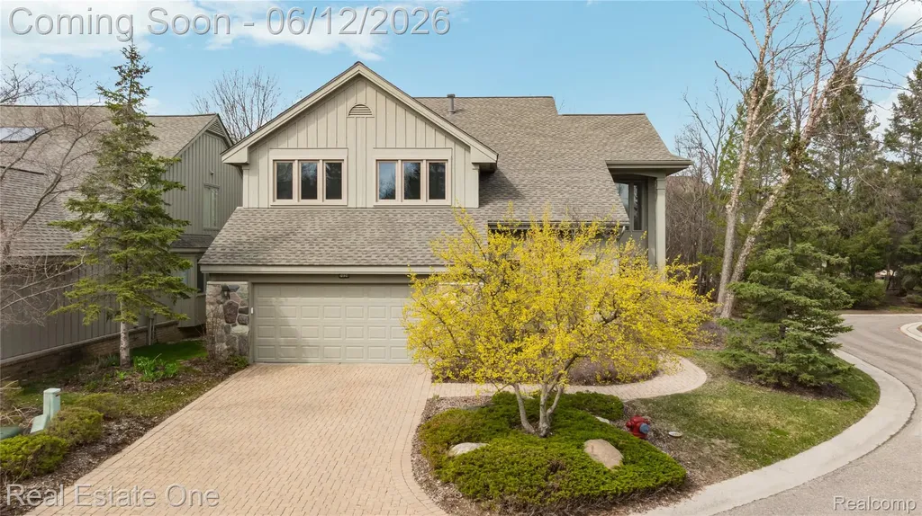 7026 Daventry Woods Drive West Bloomfield Charter Township MI 48322