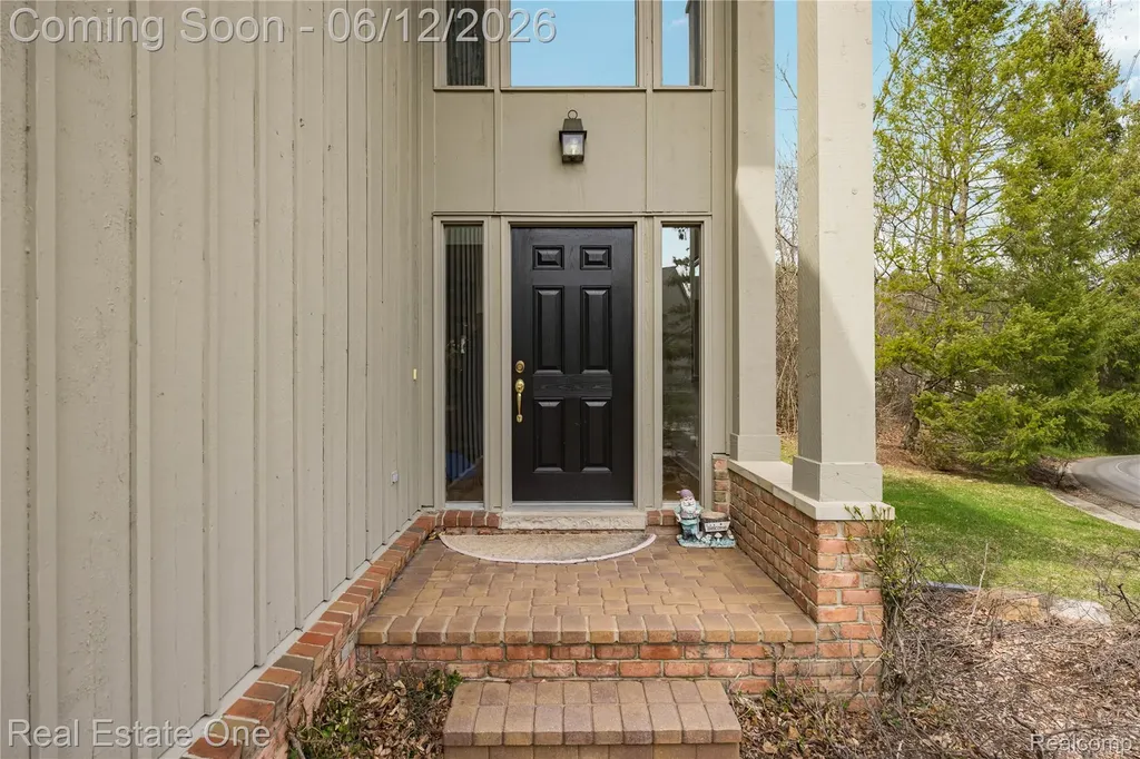 7026 Daventry Woods Drive West Bloomfield Charter Township MI 48322