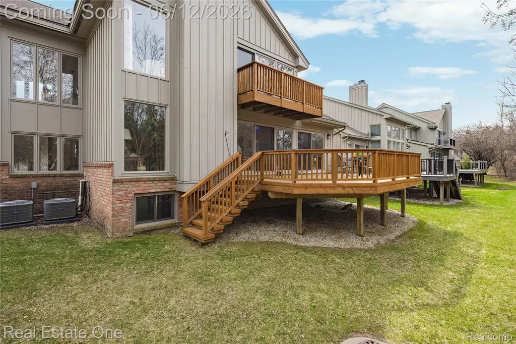 7026 Daventry Woods Drive West Bloomfield Charter Township MI 48322