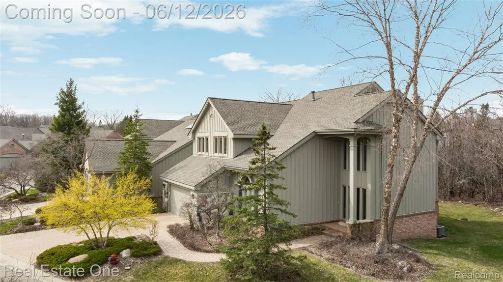 7026 Daventry Woods Drive West Bloomfield Charter Township MI 48322
