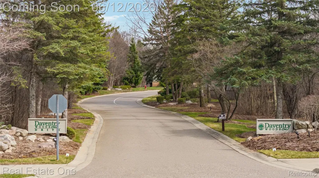 7026 Daventry Woods Drive West Bloomfield Charter Township MI 48322
