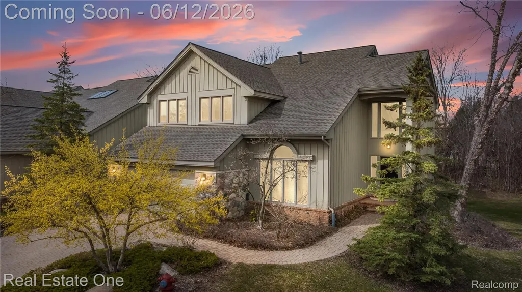 7026 Daventry Woods Drive West Bloomfield Charter Township MI 48322