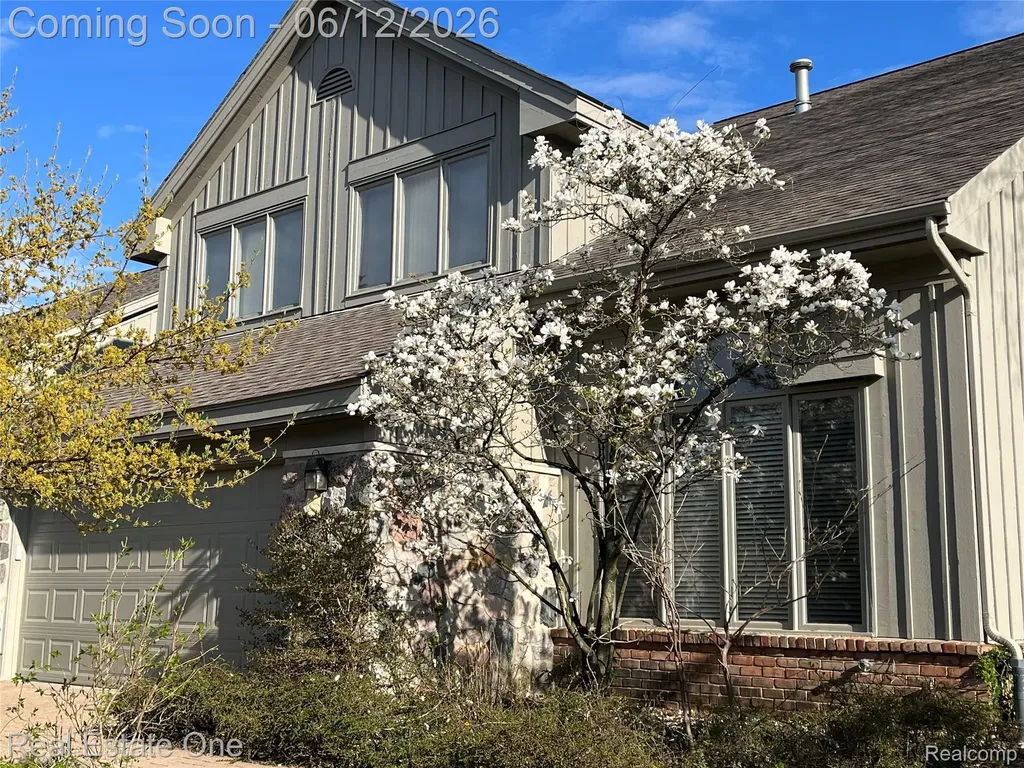 7026 Daventry Woods Drive West Bloomfield Charter Township MI 48322