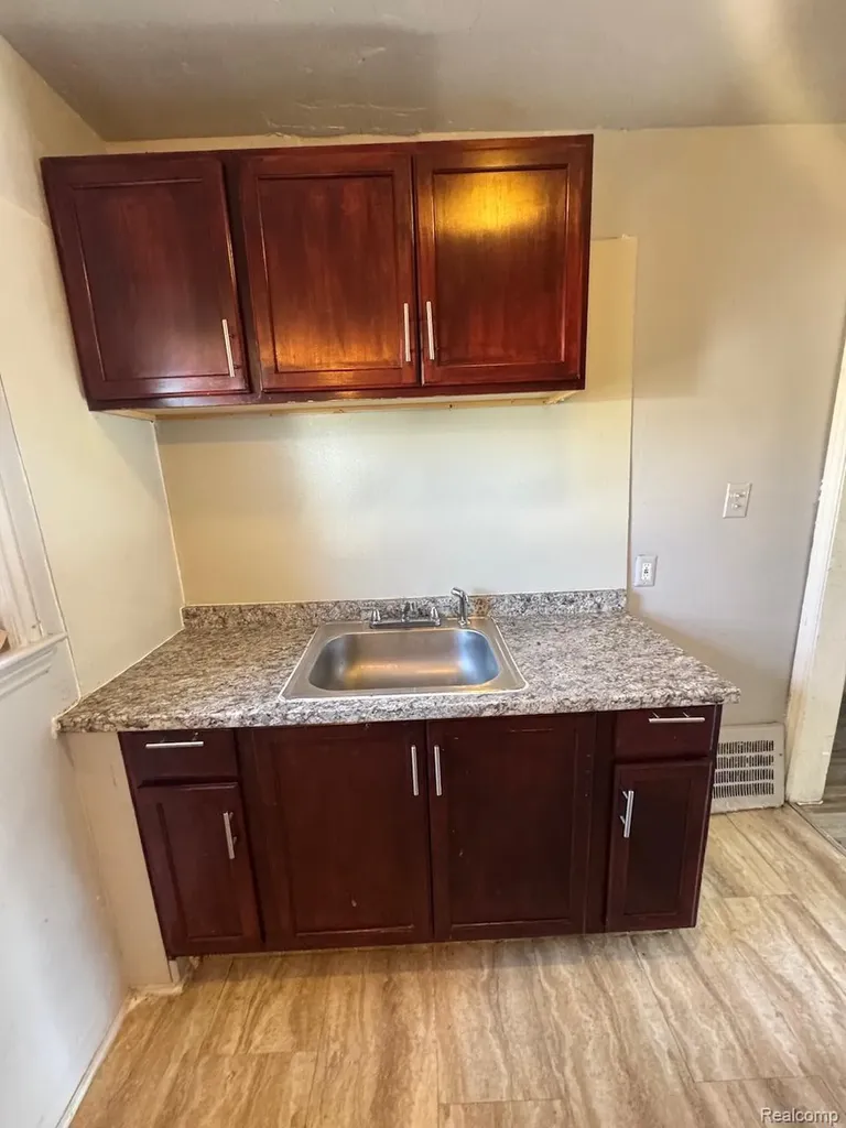9261 Camley Street Detroit City MI 48224