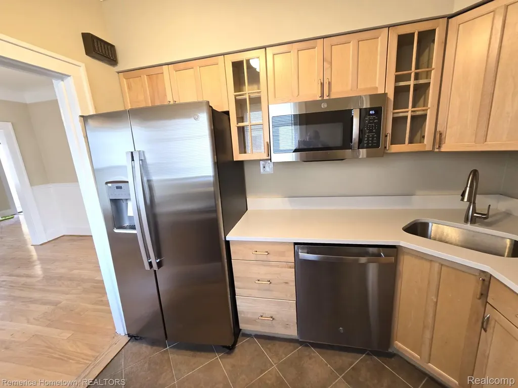 571 W Saratoga Street Ferndale City MI 48220