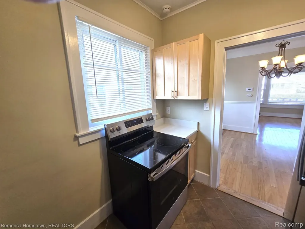 571 W Saratoga Street Ferndale City MI 48220