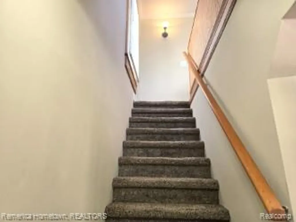 571 W Saratoga Street Ferndale City MI 48220
