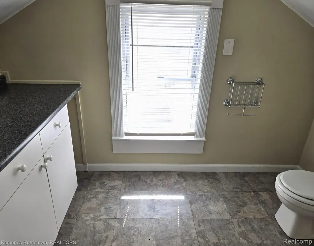 571 W Saratoga Street Ferndale City MI 48220