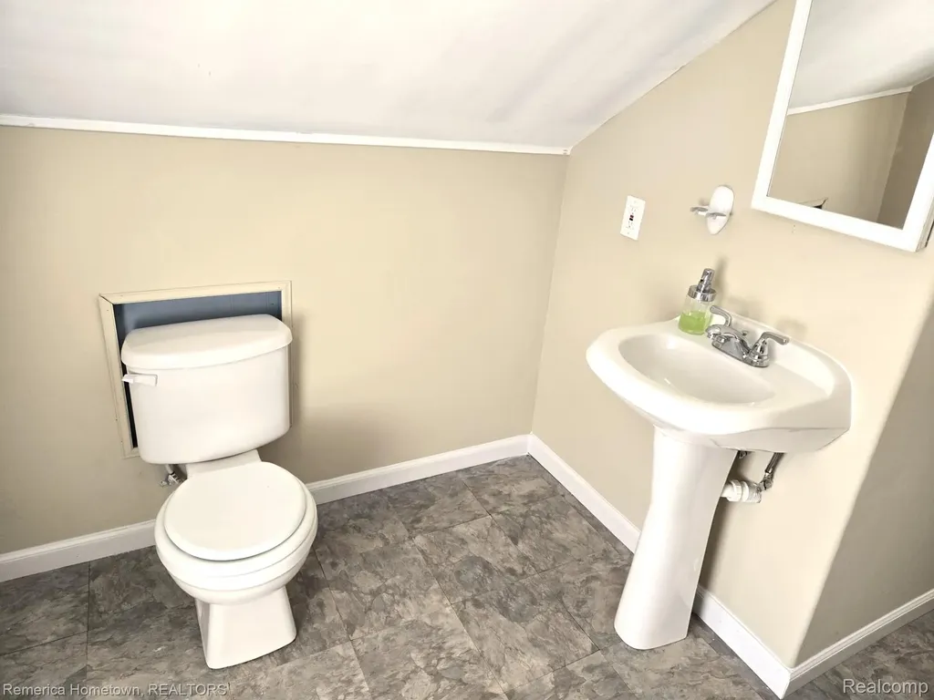 571 W Saratoga Street Ferndale City MI 48220