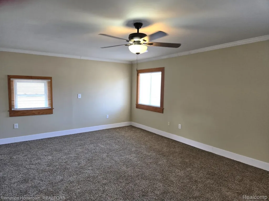 571 W Saratoga Street Ferndale City MI 48220