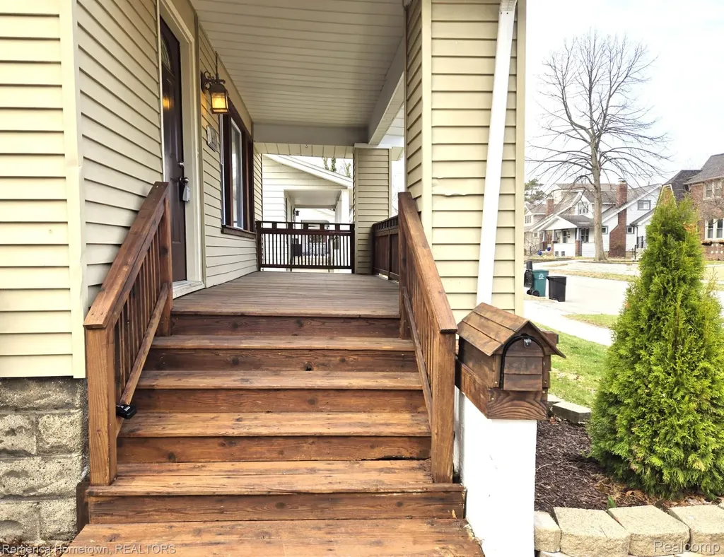 571 W Saratoga Street Ferndale City MI 48220