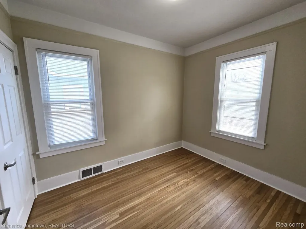 571 W Saratoga Street Ferndale City MI 48220