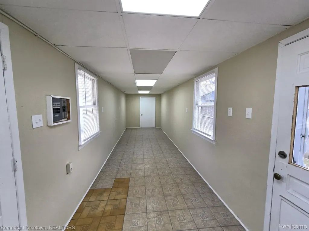 571 W Saratoga Street Ferndale City MI 48220