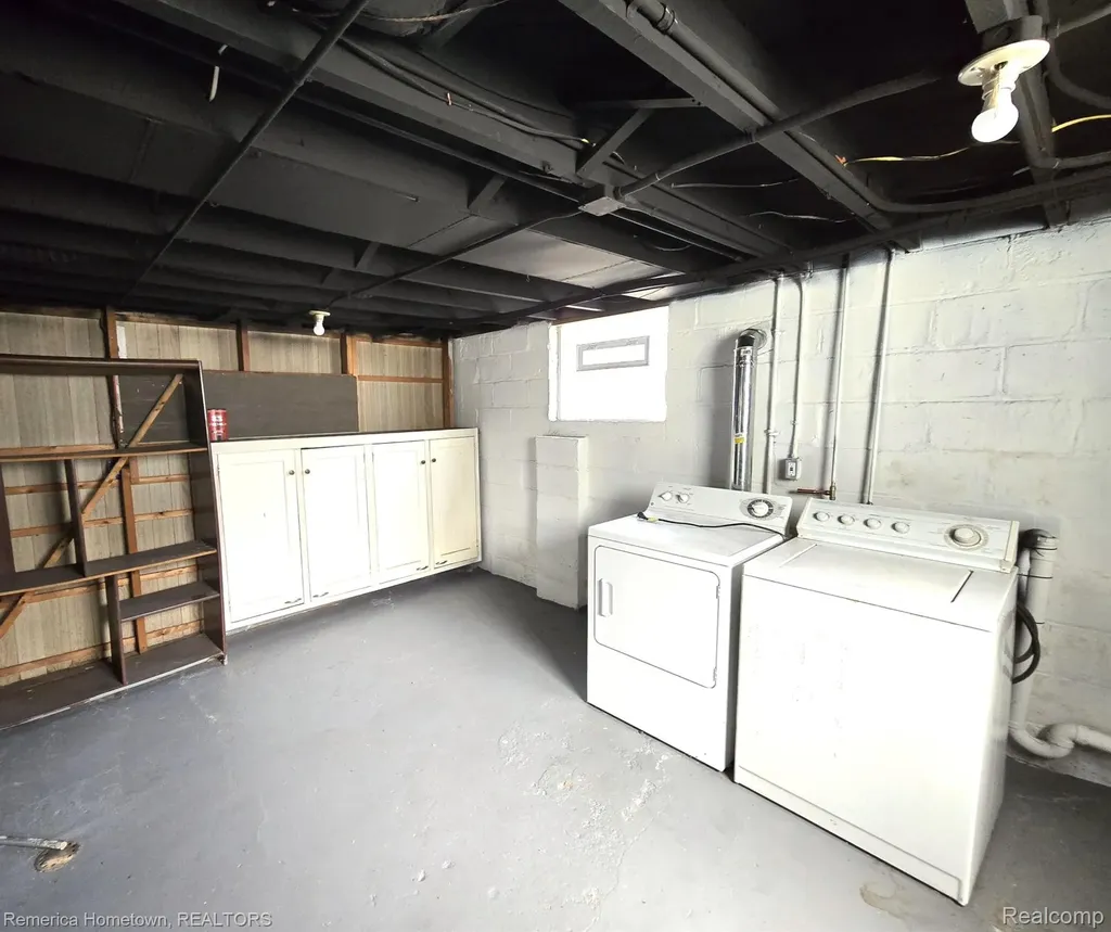 571 W Saratoga Street Ferndale City MI 48220