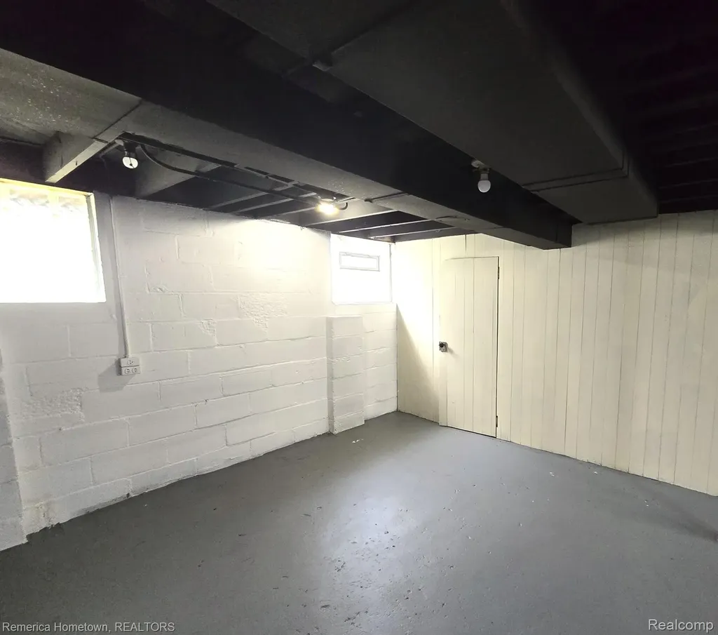 571 W Saratoga Street Ferndale City MI 48220